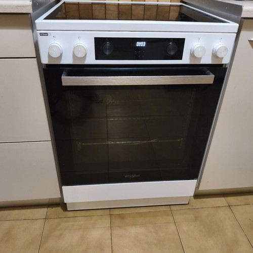 Whirlpool electric stove like new
