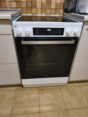 Whirlpool electric stove like new