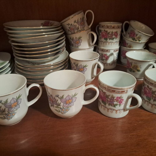 Porcelain coffee cups new with saucers and bowls