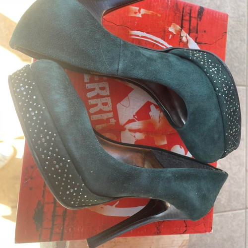 Cypress green pumps with rhinestones used, size 37