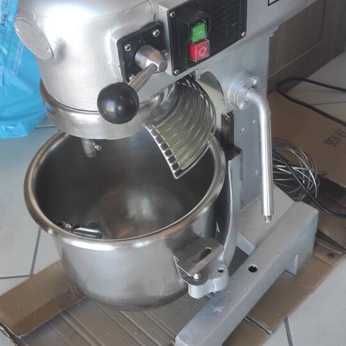 Dynamic 10-Liter B10-GFA Mixer like new with pastry wire and dough hook