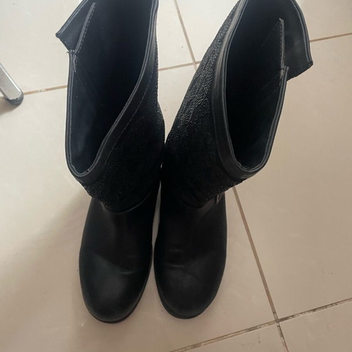 Ioannis leather boots used, size 39, black with rhinestones