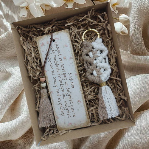Handmade set for teacher with wooden bookmark and macrame keychain