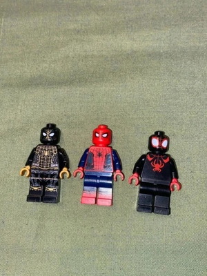 Lego Spider-Man πακέτο με 3 φιγούρες και 2 οχήματα σαν καινούργιο