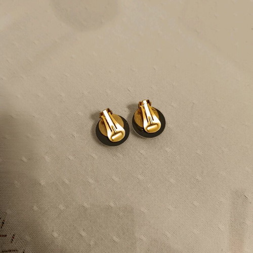 Clip-on earrings new