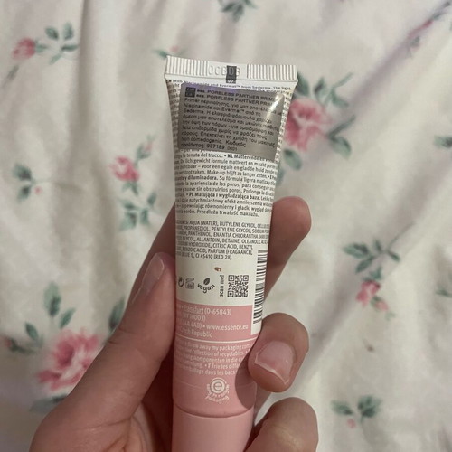 Essence Pore Less Primer unused