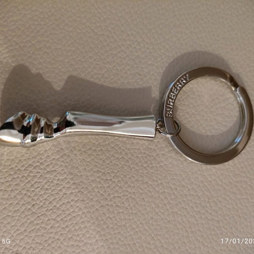 Burberry silver metal key chain with horse hoof new