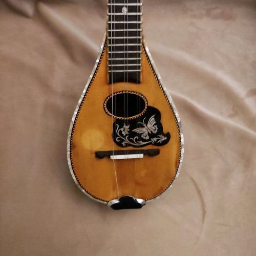 Baglamas Nikou Thanou used with amazing sound