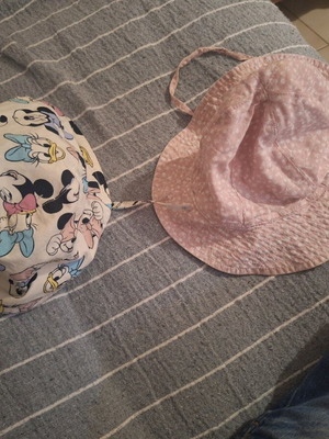 Girls hats used, set of 2, size S