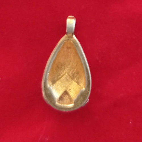 Teardrop pendant like new, gold color with bail