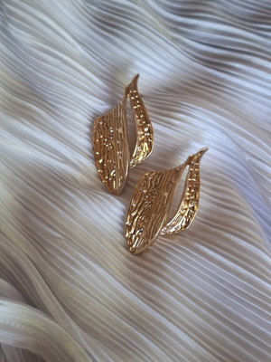Earrings new, gold tone