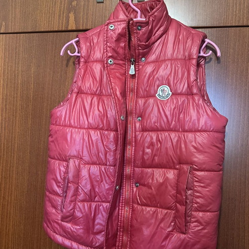 Red sleeveless puffer vest XS