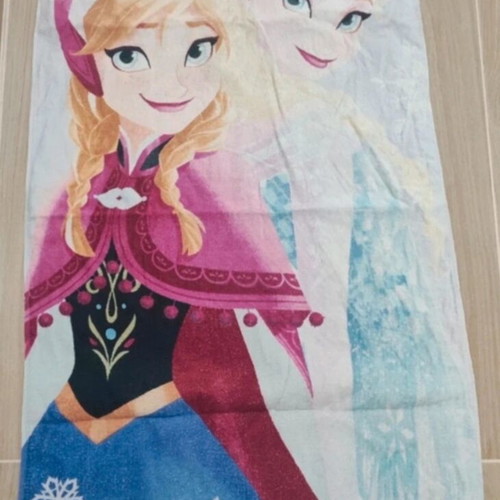 Beach towel Disney Frozen with Elsa and Anna like new