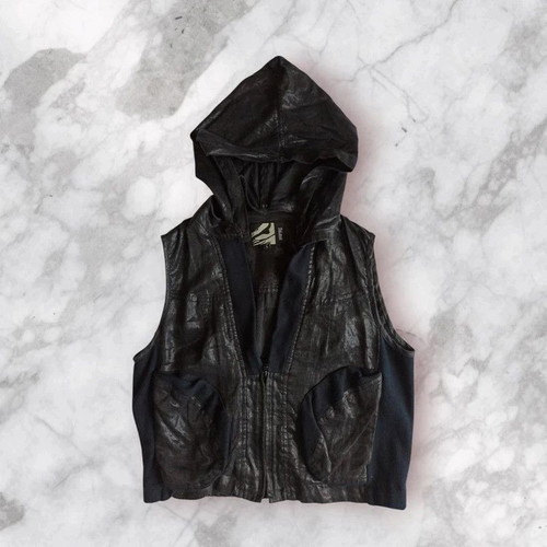 Toi & Moi sleeveless women's vest with hood large like new, black