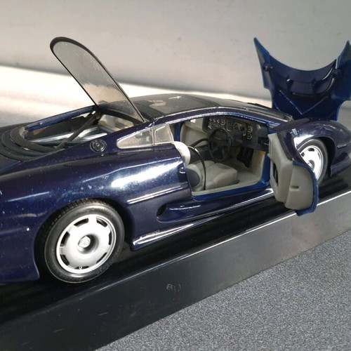 Maisto Jaguar XJ220 (1992) used blue 1/18 scale model