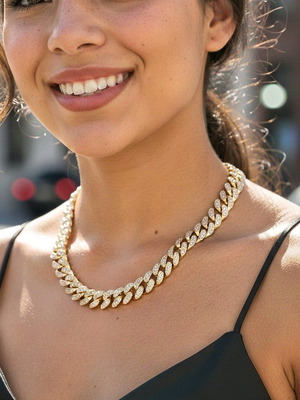 Μεγάλη Αλυσίδα με Λαμπρές Πέτρες σε Χρυσό Χρώμα από Ανοξείδωτο Ατσάλι Καινούργιο