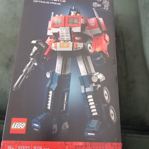 Lego Optimus Prime 10302 like new with instructions and spare parts