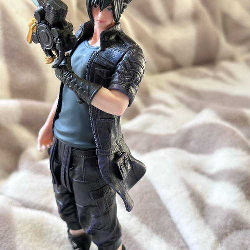 Final Fantasy Noctis figure new, 20 centimeters