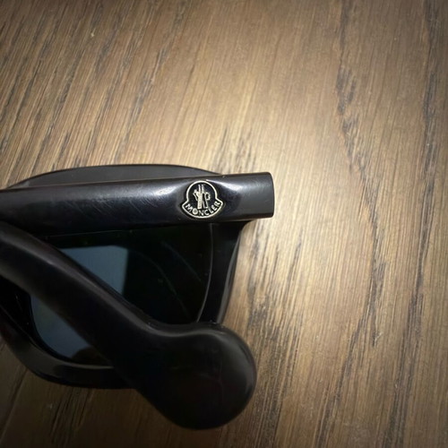 Moncler sunglasses used, black in very good condition