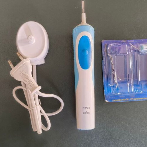 Oral-B Vitality electric rechargeable toothbrush with charger and replacement head