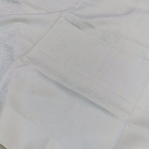 Tablecloth set 5 pieces new, jacquard with satin border, of white