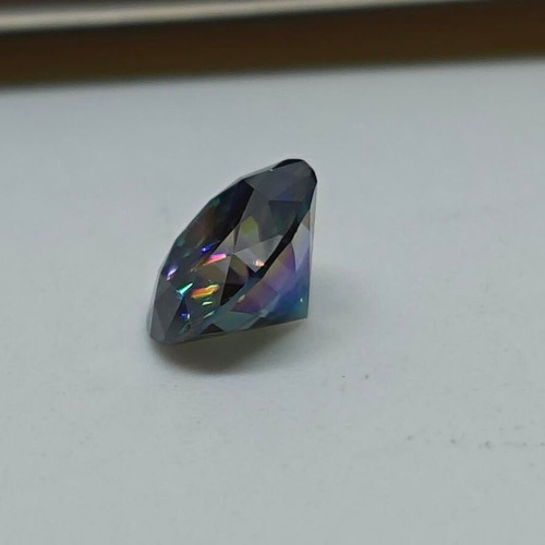 Moissanite precious stone 1ct like new, blue color, perfect cut