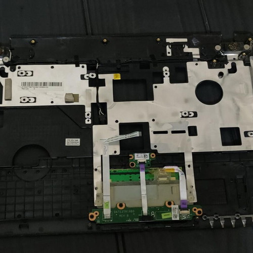 Toshiba Satellite L600 L600-01B Top Case with Touchpad like new