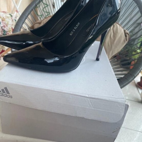 Black high heel pumps size 37