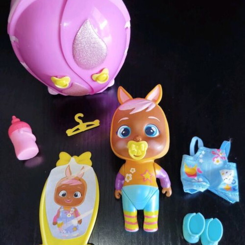 Crybabies dolls like new, set of 9 plus unicorn gift