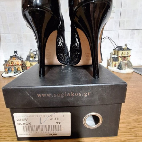 Sagiakos black pumps with lace and patent leather, like new, size 37, 10cm heel