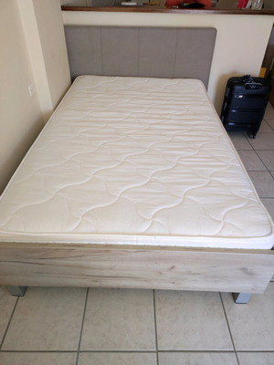 Ημίδιπλο κρεβάτι σαν καινούργιο