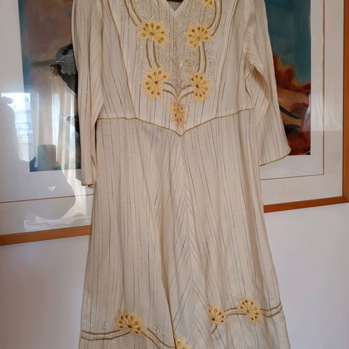 Vintage boho dress like new, size M with embroidered details