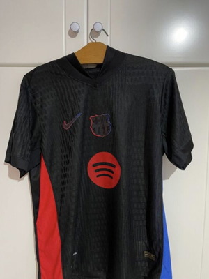 Lamine Yamal away jersey like new, size large