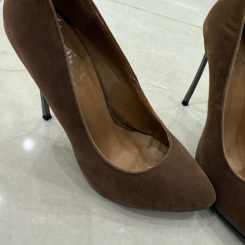 Fullah Sugah Pump Size 37 Velvet Brown Like New with Unique Heel