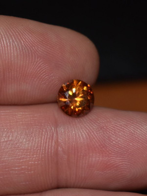 Moissanite 2.00 carat lab VVS1 new with certificate FANTA COLOUR