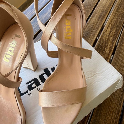 Lady Shoes high-heeled sandals like new, size 39, beige