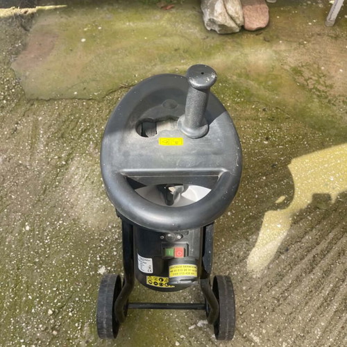 NAC LSB2504 Electric Branch Shredder like new, 2500W