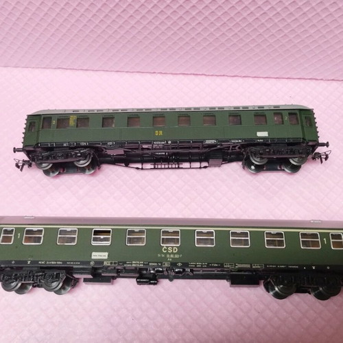 Passenger train cars HO scale like new with boxes