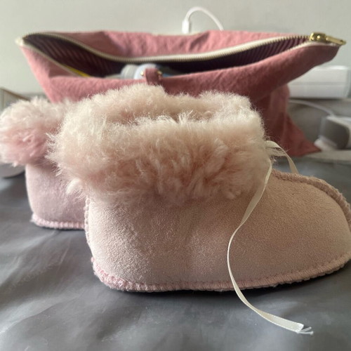 Woolen slippers from New Zealand like new, light pink, size 20-21