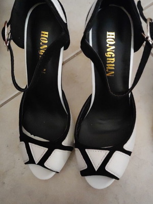 Hot Sand white pumps size 36 used