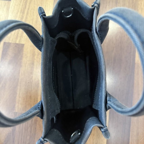 Marc Jacobs μικρή τσάντα tote μεταχειρισμένη, μαύρη καμβά με ασημένια εξαρτήματα