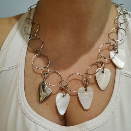Belly pendants with hanging hearts like new with thin link chain