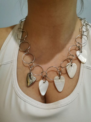 Belly pendants with hanging hearts like new with thin link chain