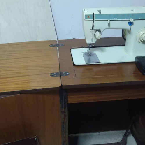 Singer 258 sewing machine like new with cabinet and table stand