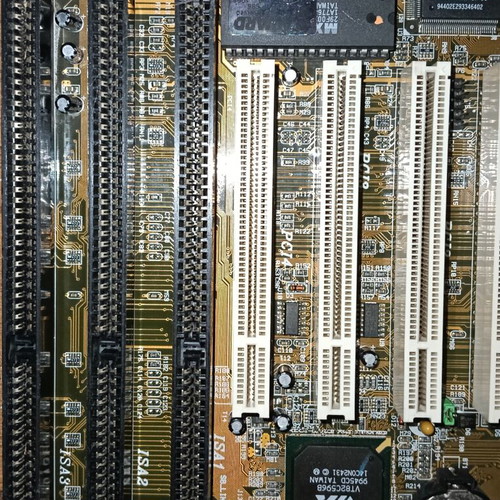 PA61 REV.D2 Motherboard used, Slot 1, 3 RAM slots, 4 PCI slots