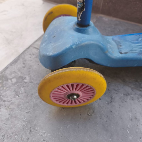 Children's scooter used with three wheels and adjustable handlebar