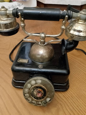 Antique telephone used, nearly 100 years old
