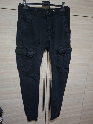 Cargo pants like new, size 32, black with elastic details