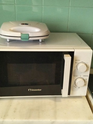 Σετ φούρνος μικροκυμάτων Inventor MWO-20LW 20L και λευκή τοστιέρα