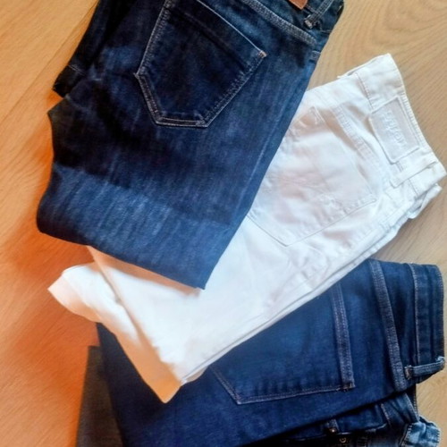Women's jeans pack of 4, W28L32, like new condition